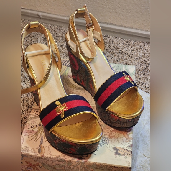 Gucci wedge sandals sz 39